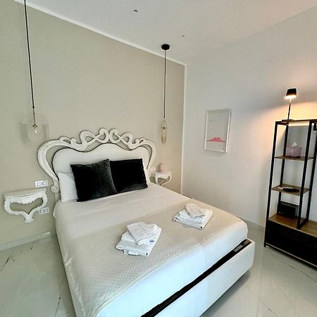 Pe Vic E Vicariell Apartment Napoli Bagian luar foto