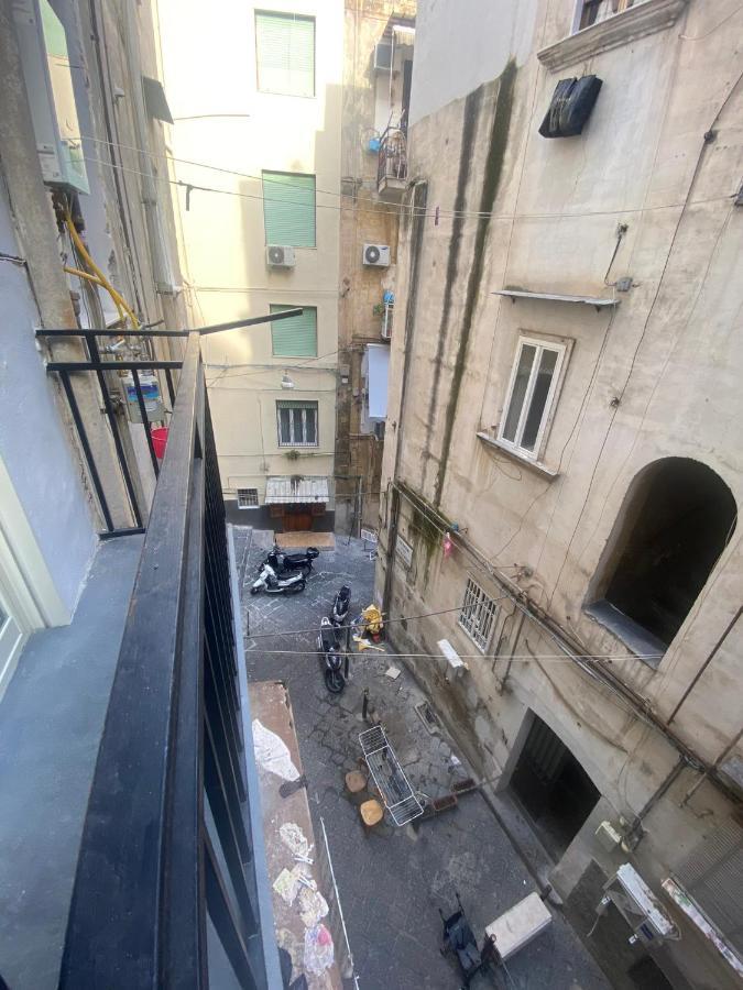 Pe Vic E Vicariell Apartment Napoli Bagian luar foto