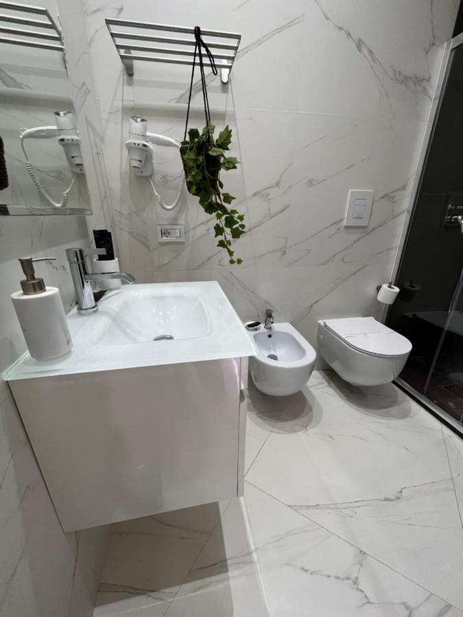 Pe Vic E Vicariell Apartment Napoli Bagian luar foto