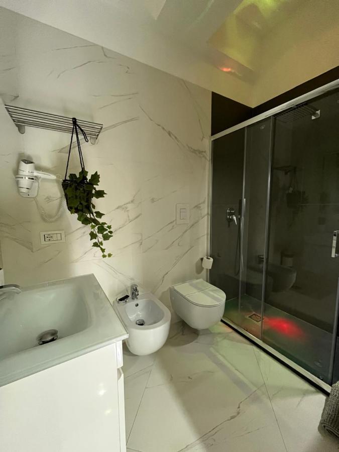 Pe Vic E Vicariell Apartment Napoli Bagian luar foto