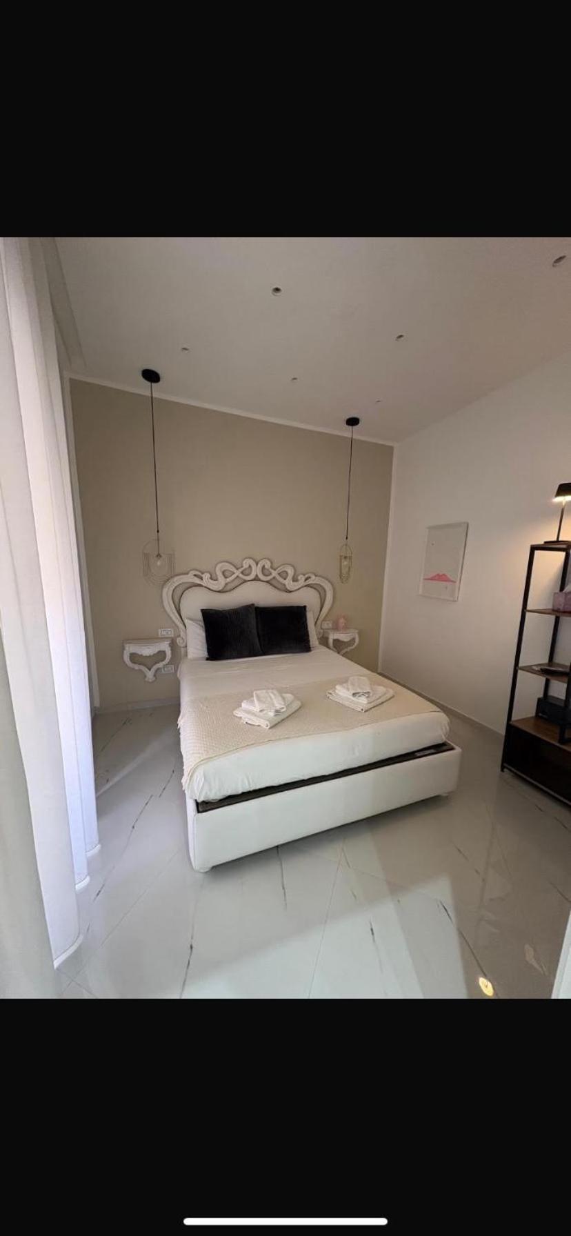 Pe Vic E Vicariell Apartment Napoli Bagian luar foto